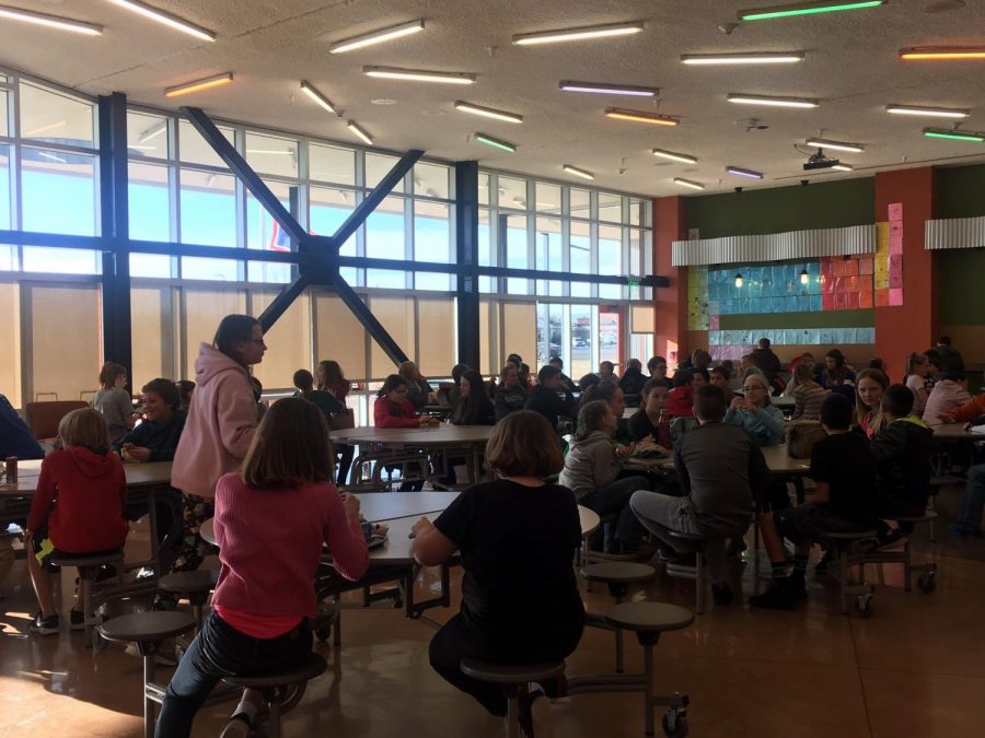 With the Powell Middle School containing around 467 students, it isn’t unusual for the commons being almost completely full with students during lunch and passing periods. 