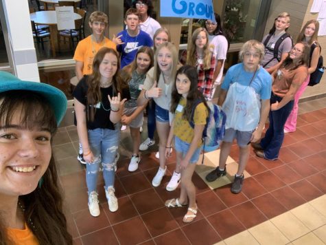 Junior Emma Johnson and Seeger Wormald pose with their ‘Teal Group’ for a selfie challenge on the first day of school. 