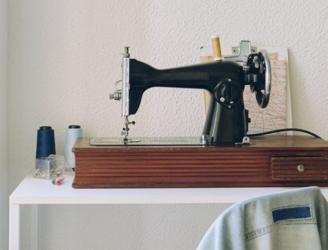 A vintage sewing machine sits waiting to be used by a talented seamstress.