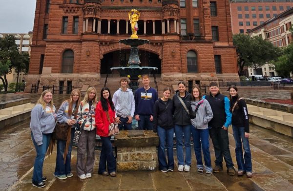 Powell-Shoshone FFA officers and seniors stand outside of the Bexar County Courthouse.