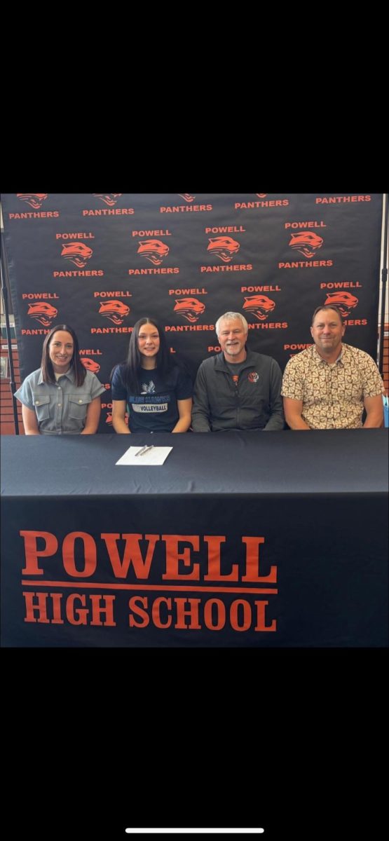Floy, her mother, and her coaches, Stenlund and Hildebrand at the signing.