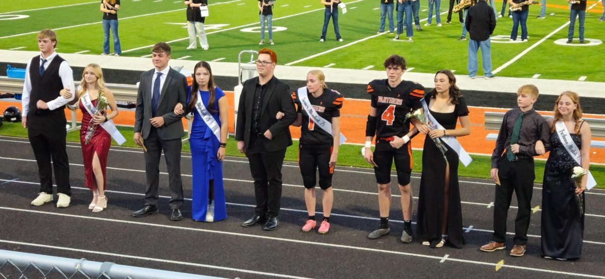 Homecoming Queen Ivy Agee poses with her court on right after her coronation.