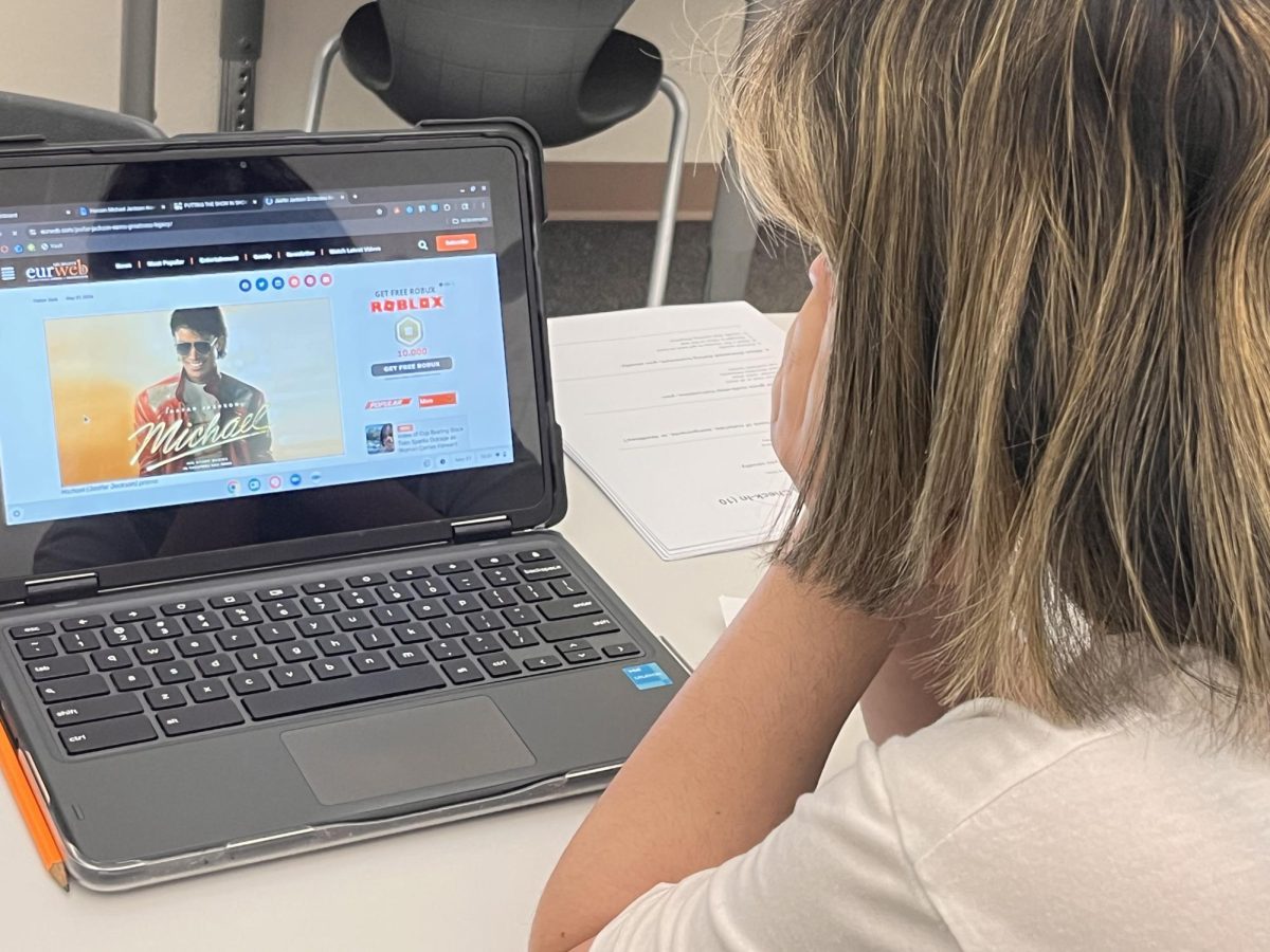 Sophomore Reina Hansen checks out the latest on the Michael Jackson movie.